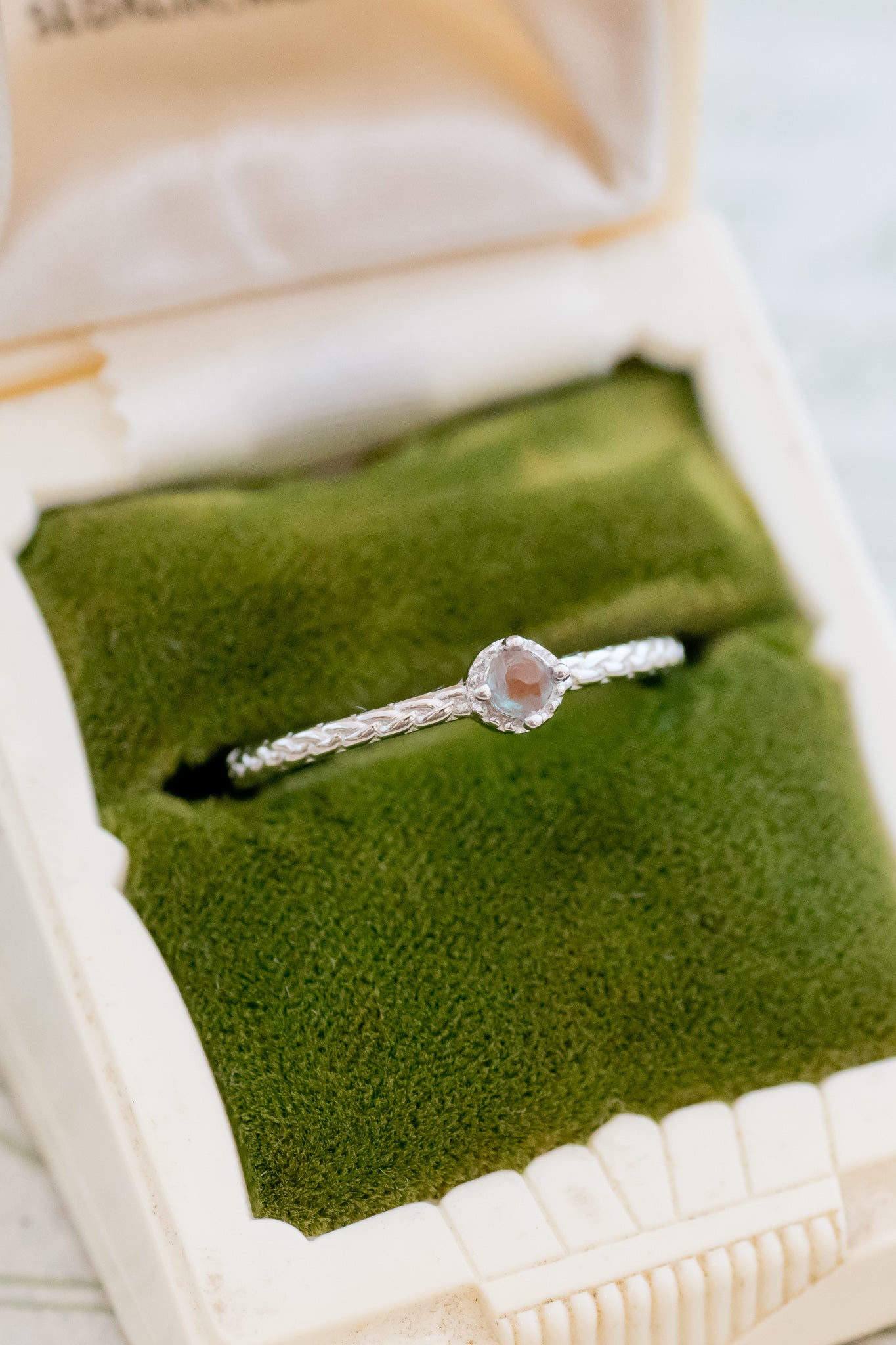 Antique Tiny Round Saphiret Silver ring