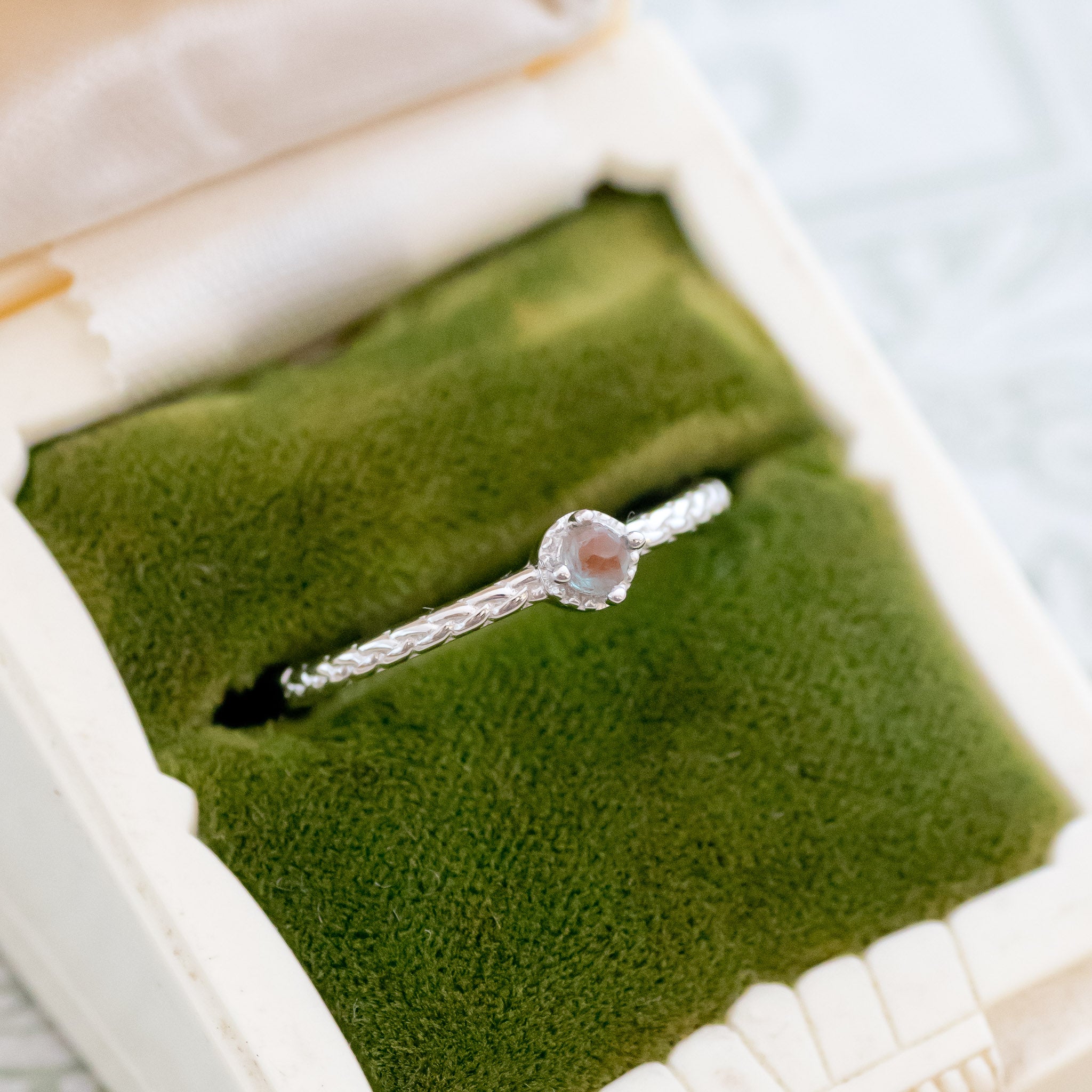 Antique Tiny Round Saphiret Silver ring